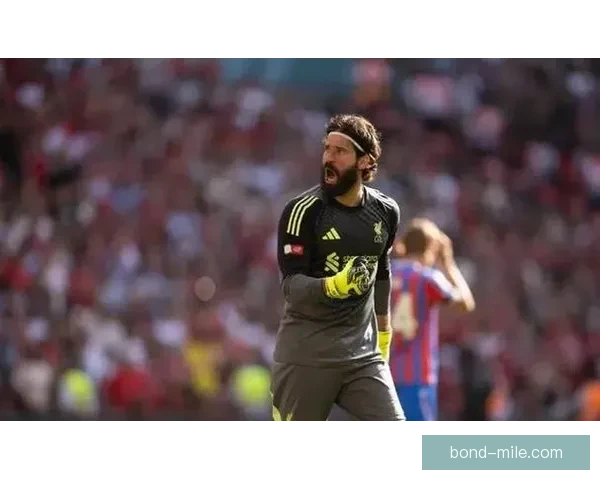 安菲尔德门神阿利松英超主场两连扑化解纽卡斯尔单刀拯救利物浦