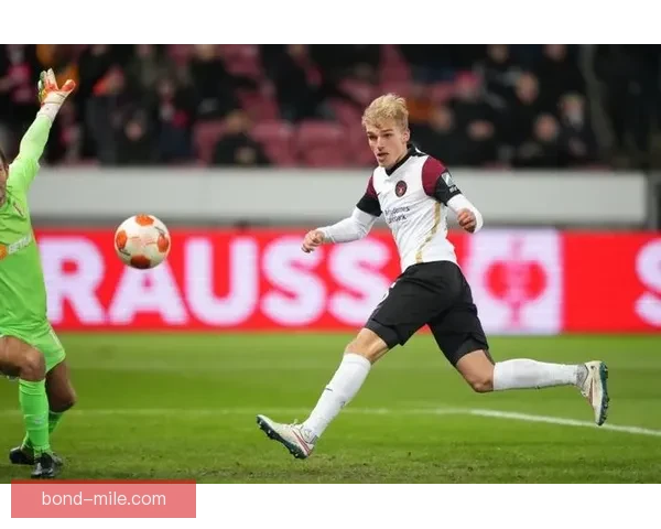 楚克乌泽欧冠客场绝杀拜仁慕尼黑助黄潜逆袭晋级四强